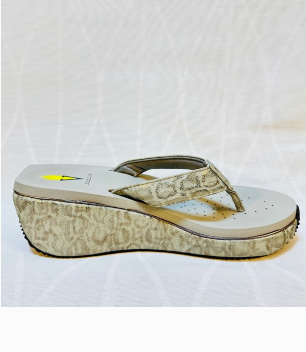 Volatile Platform Wedge Flip Flops Sandals Grey Snake Print Comfort Shoe size 10